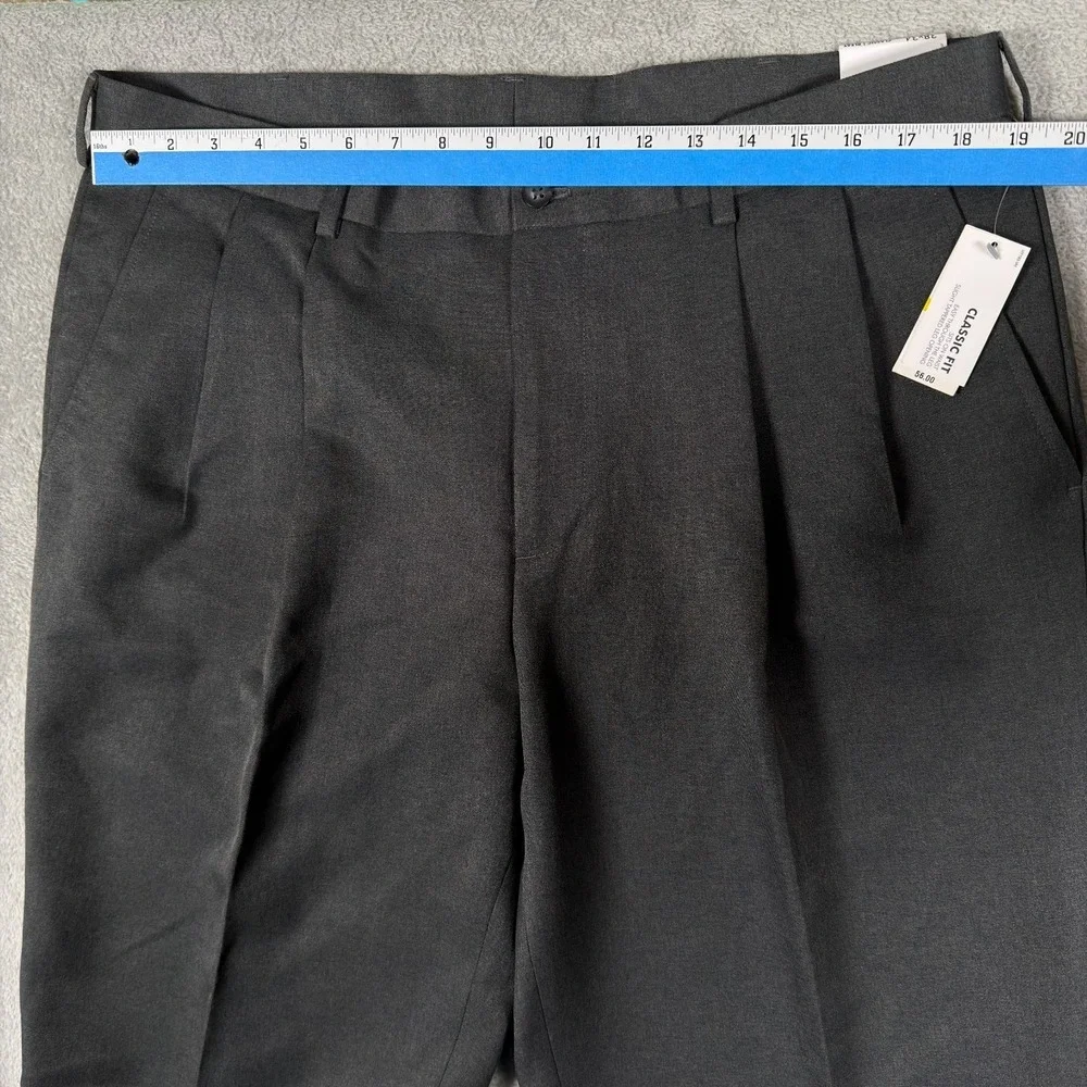 Van Heusen Pants Mens 38x34 Gray Traveler Classic Fit Pleated No Iron Trousers